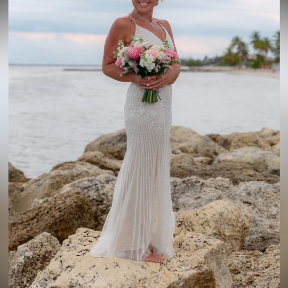 Elegant White Evening Gown - Picture 8 of 9